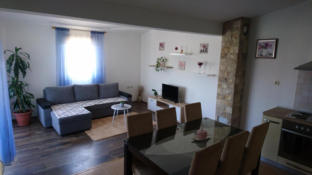 Apartman Vuleta Ražanac Exterior foto